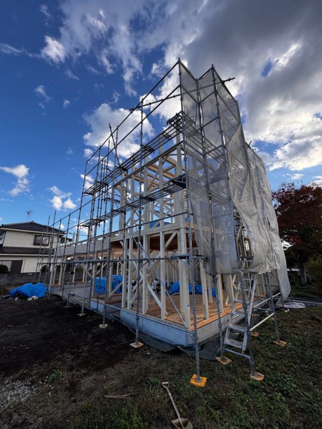 先日、基礎工事を開始した【incell 瑞穂】のB号棟の上棟式を行いました！

本物件は、B号室のみ戸建タイプで並列３台のお車を余裕で格納。A号棟は3室全てゆとりのある2台止め。
都会の喧騒から離れ、隠れ家的なガレージライフを送って頂ける物件です。

2026年4月末頃の完成に向けて、安全第一で進めております。
正式募集はまだですが、ご興味ある方はお気軽にお問い合わせください。

https://infist-incell.com/list/mizuho/

#スーパーカー
#ガレージ
#ガレージライフ
#イマーシブガレージ
#高級賃貸ガレージハウス
#高級賃貸ガレージ
#西多摩
#瑞穂
#アウトドア